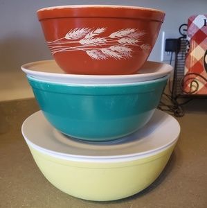 Vintage Pyrex Bowls